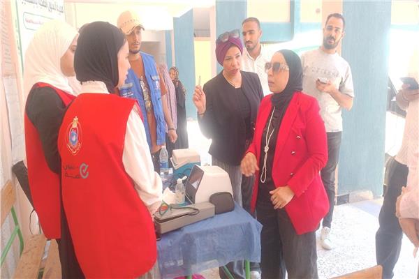 الكشف على 1208 مواطنًا في القافلة الطبية