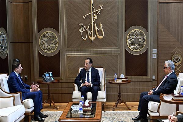 رئيس الوزراء يلتقي رئيس مجلس إدارة مجموعة موانئ دبي العالمية