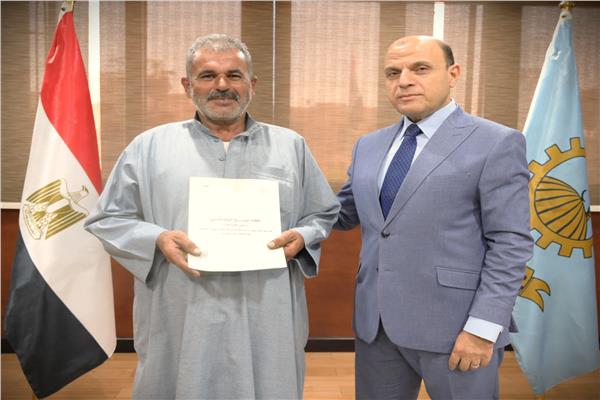 محافظ الغربية يُسلّم 26عقد تقنين لأراضي