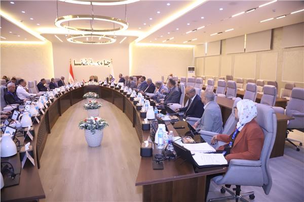 فتح باب التقديم للدراسات العليا بجامعة قنا 