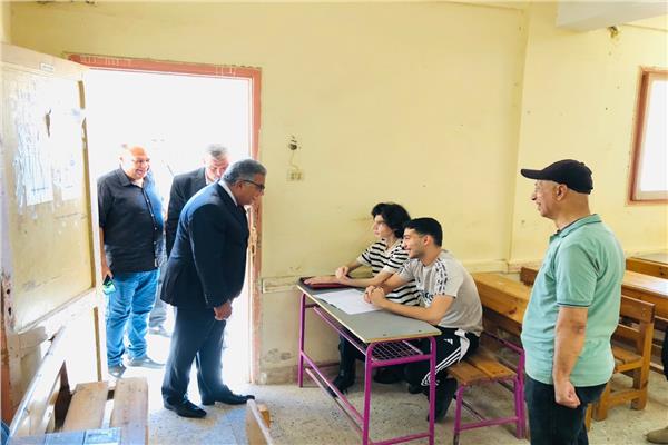 محافظ الدقهلية يتفقد لجان الامتحانات