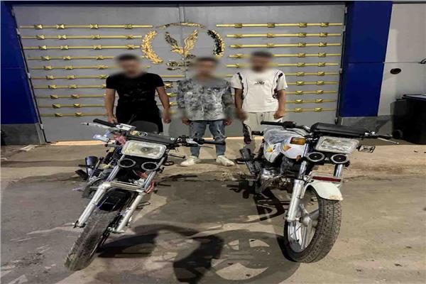 ضبط 3 متهمين بسرقة دراجة نارية في الدقهلية