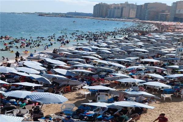  شواطئ الإسكندرية تسجل 100% نسبة اشغال 