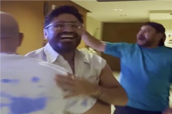 تامر حسني يحتفل بفوز الفراعنة