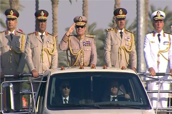 الرئيس السيسي يجري جولة تفقدية بمقر القيادة الاستيراتيجية