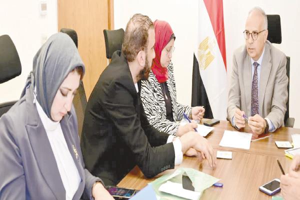 وزير الموارد المائية والرى خلال لقائه أعضاء مجلس النواب