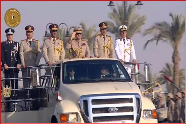 الرئيس السيسي خلال تفقد مقر القيادة الاستراتيجية الجديد