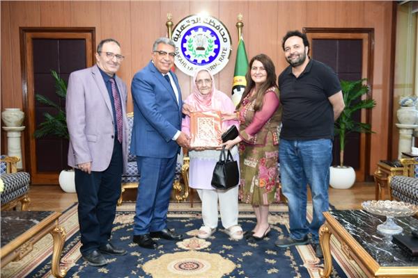 محافظ الدقهلية يكرّم آمال إس