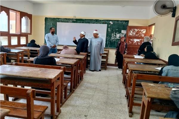 رئيس منطقة الإسماعيلية الأزهرية يتفقد اللجان 