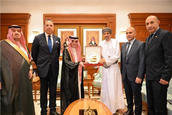 وزير السياحة العُماني يبحث مع رئيس المنظمة العربية للسياحة تعزيز التعاون المشترك
