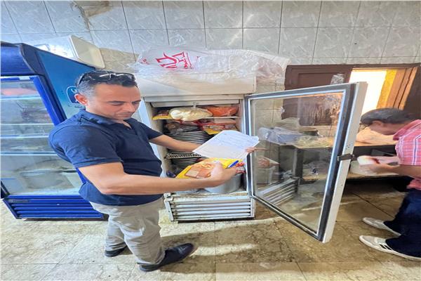 حملة رقابية مكثفة بسفاجا تضبط مخالفات 