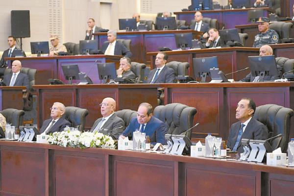 الرئيس عبد الفتاح السيسى يشهد محاكاة لأزمة افتراضية أدارها رئيس مجلس الوزراء وعدد من الوزراء