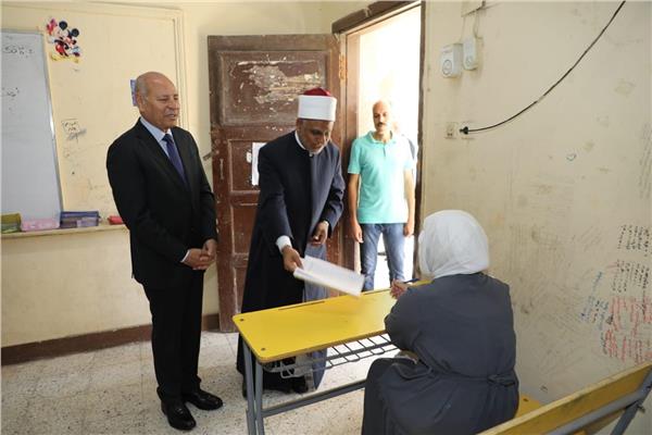  يتفقدان لجان الثانوية بالقاهرة في ختام امتحانات القسم العلمي
