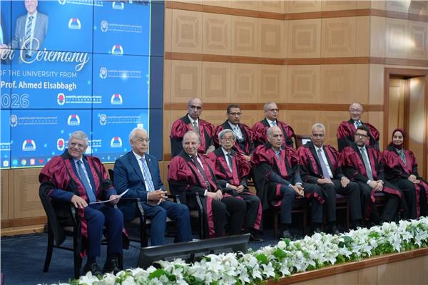 رئيس جامعة المنصورة يشارك 