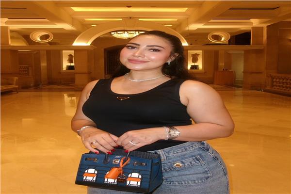  الفنانة بوسي