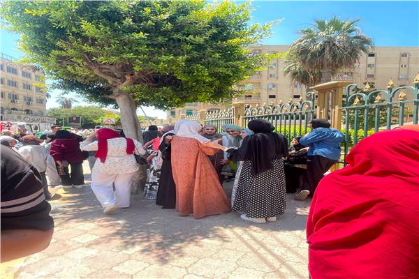 شكوي طلاب الثانوية العامة بالمنوفية من امتحانا الفيزياء والتاريخ
