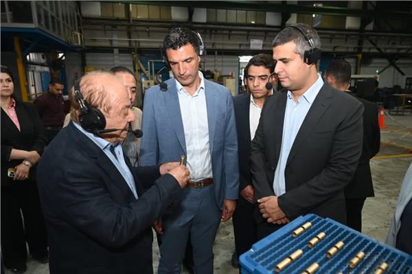  المهندس خالد هاشم وزير الصناعة خلال الجولة