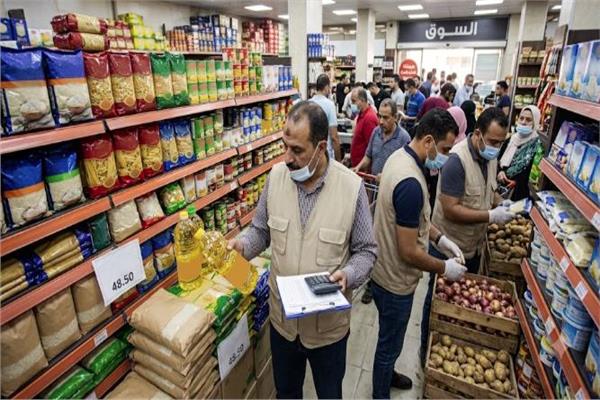التموين تفحص 15 ألف شكوى وطلب لضبط الأسواق وتوفير السلع الأساسية