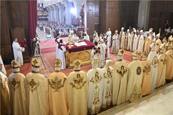 سيامة ٢٩ كاهنًا للقاهرة وبلاد المهجر بيد البابا تواضروس
