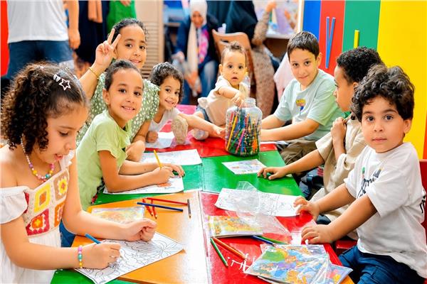 "مجلة نور" ترسم البهجة في جناح الأزهر 