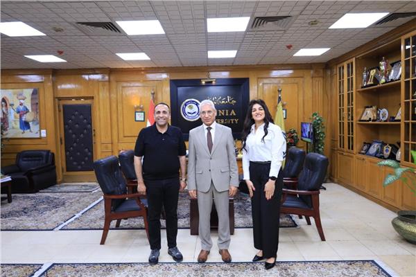 رئيس جامعة المنيا يلتقي رئيس مجلس أمناء جامعة اللوتس 