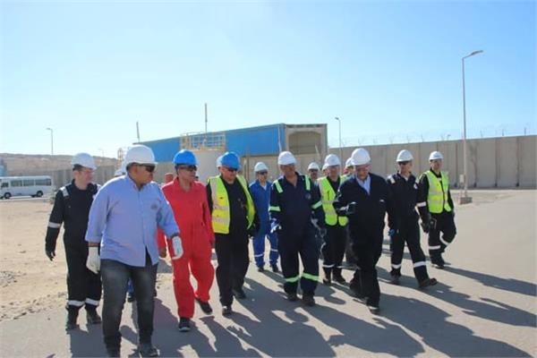 الرئيس التنفيذى لهيئة البترول فى جولة ميدانية بمشروعات مستودعات الوقود برأس غارب