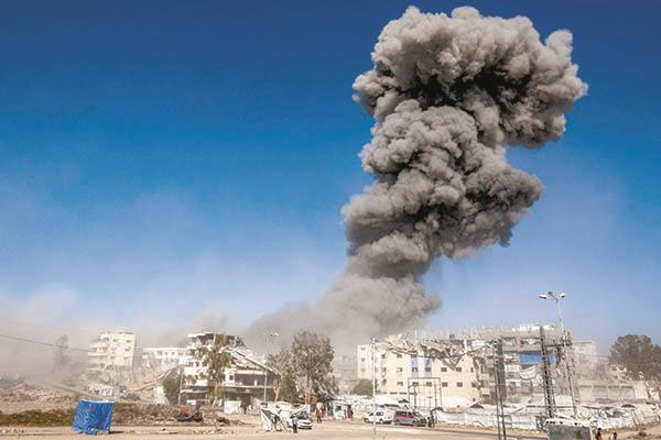 غارة إسرائيلية تستهدف المنطقة الصناعية فى مدينة غزة 