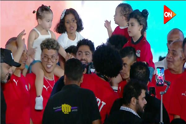 أسر لاعبي المنتخب الوطني الأول لكرة القدم