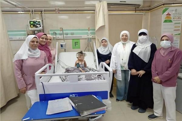 إنقاذ طفلة من الموت بعد ابتلاع الحنة السوداء