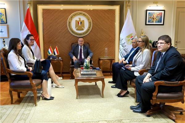 وزير التعليم العالي  يبحث مع سفيرة المجر