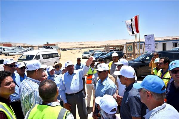 رئيس الهيئة العربية للتصنيع يتابع ميدانيًا مشروعات «حياة كريمة 1»