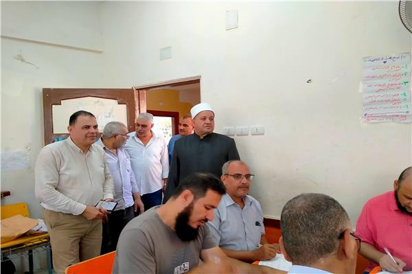 رئيس القليوبية الأزهرية يتابع أعمال تصحيح الشهادة الثانوية 