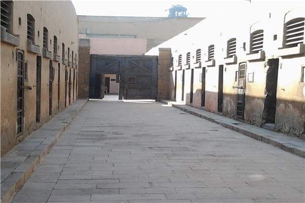 خلف الأبواب الحديدية.. الحكايات المنسية لزنازين سجن القلعة