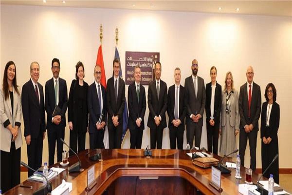 وزير الاتصالات خلال لقاء وفد مجموعة البنك الدولي
