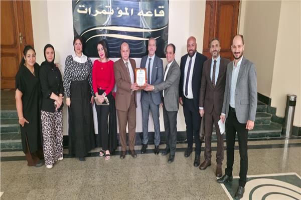 توقيع بروتوكول ثلاثى  شركة افرش بيتك