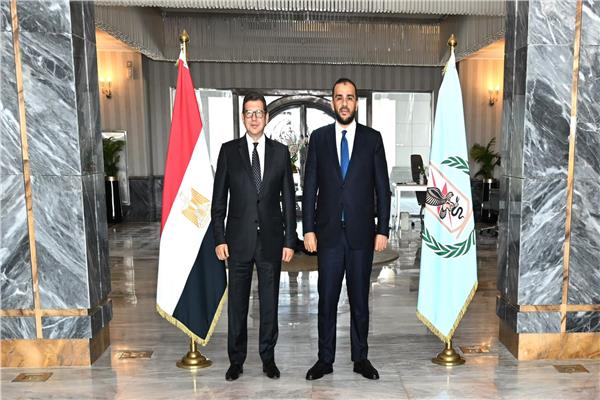  الوزير رئيس المخابرات العامة مع وكيل وزارة الدفاع الليبية عبدالسلام الزوبى