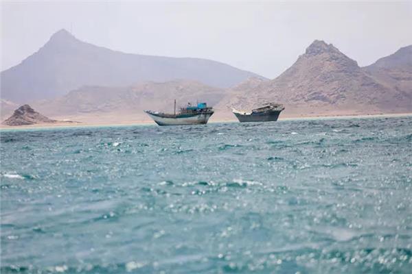 الاستعداد لإغلاق مضيق باب المندب