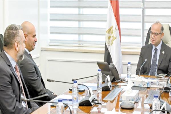 وزير الاستثمار خلال لقائه مسئولى شركة بروكتر آند جامبل