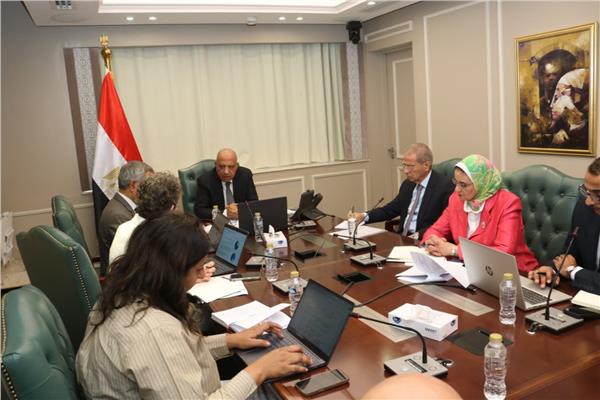 وزير الكهرباء يبحث مع البنك الدولي تعزيز التعاون في مجالات الاستدامة تحسين الأداء