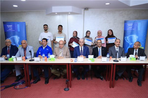 تكريم طلاب الجامعة المشاركين في مشروع فكر وسيب بصمتك