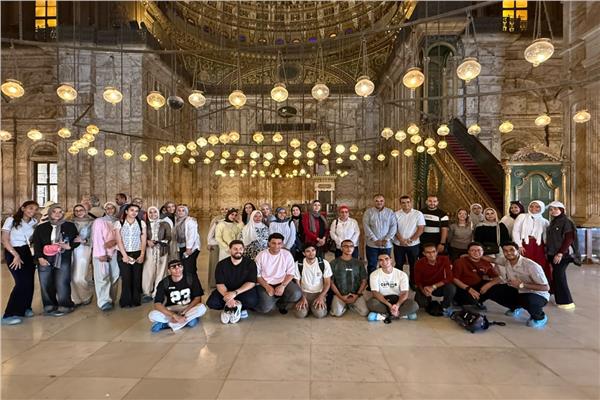 طلاب الفرع الدولي بجامعة القاهرة وجامعة القاهرة الأهلية يزورون قلعة صلاح الدين