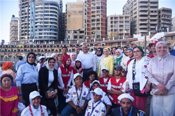 "رئيسة المجلس القومي للطفولة" و "محافظ الإسكندرية" يطلقان حملة "أهلاً بالصيف" 