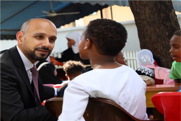 د محمد زيادة خلال زيارة مؤسسة "حُماة الأرض" إلى تنزانيا