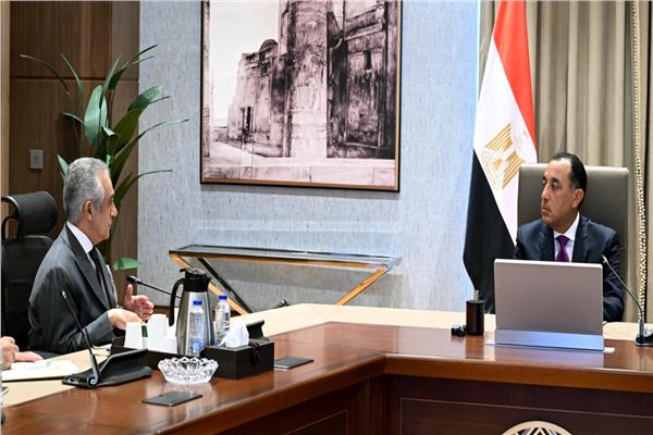 عاجل.. رئيس الوزراء يُتابع آخر مستجدات تطوير خدمات الشهر العقاري والتوثيق 