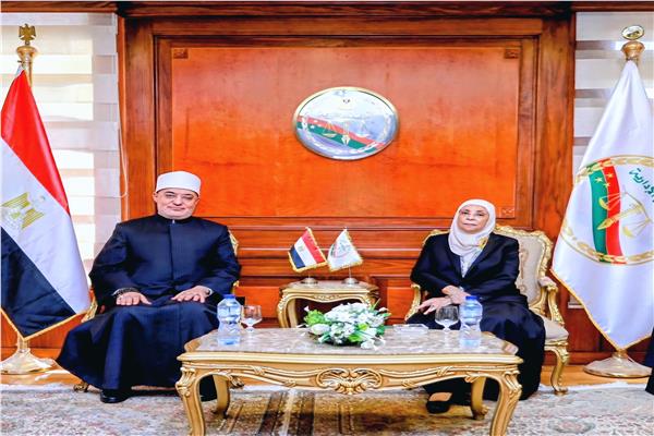 رئيسة هيئة النيابة الإدارية تستقبل مفتي الجمهورية 