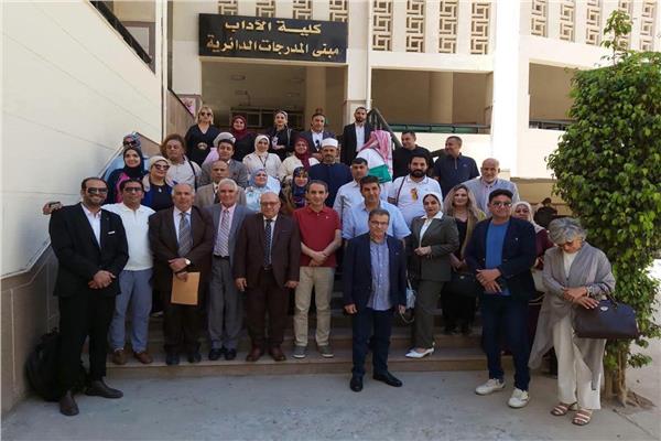 كلية الآداب بالمنصورة  تختتم مؤتمرها