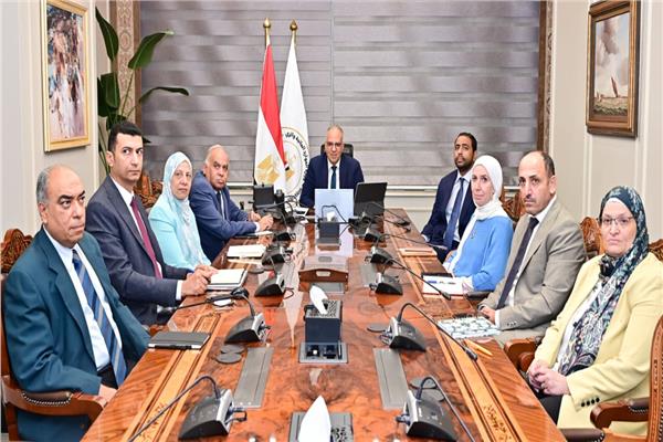 وزير الري يتابع برنامج إدارة مياه دلتا النيل 