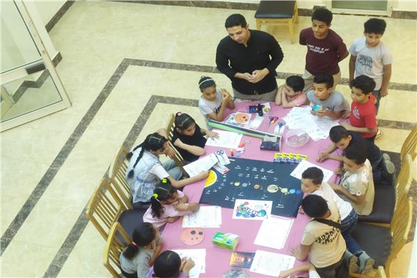 رحلة عبر الفضاء: "مجموعتنا الشمسية" تضيء عقول أطفال الوادي الجديد في ورشة تفاعلية ورصد فلكي