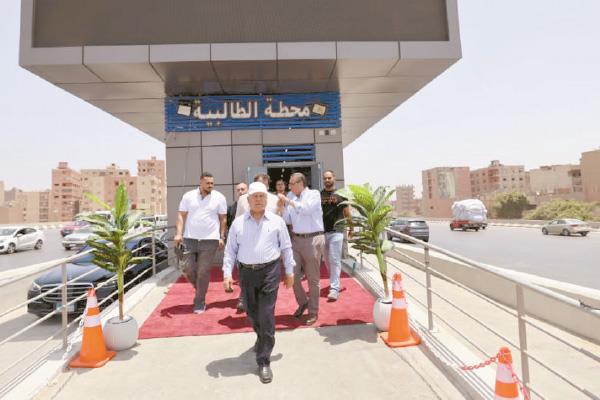 الفريق مهندس كامل الوزير أثناء تفقده المرحلة الثانية للأتوبيس الترددى