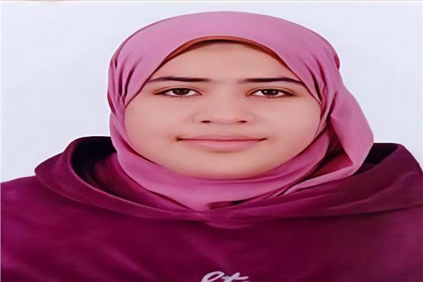 الطالبة مروة فريد صاحبة المركز الثاني على الثانوية الأزهرية علمي
